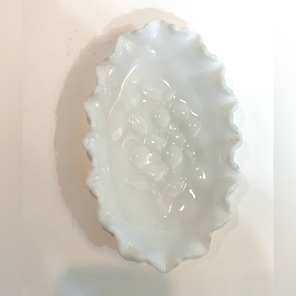 VTG Hazel Atlas Early American Milk Glass Oval Ruffled Rim Pickle Tray C. 1958 - Picture 2 of 6